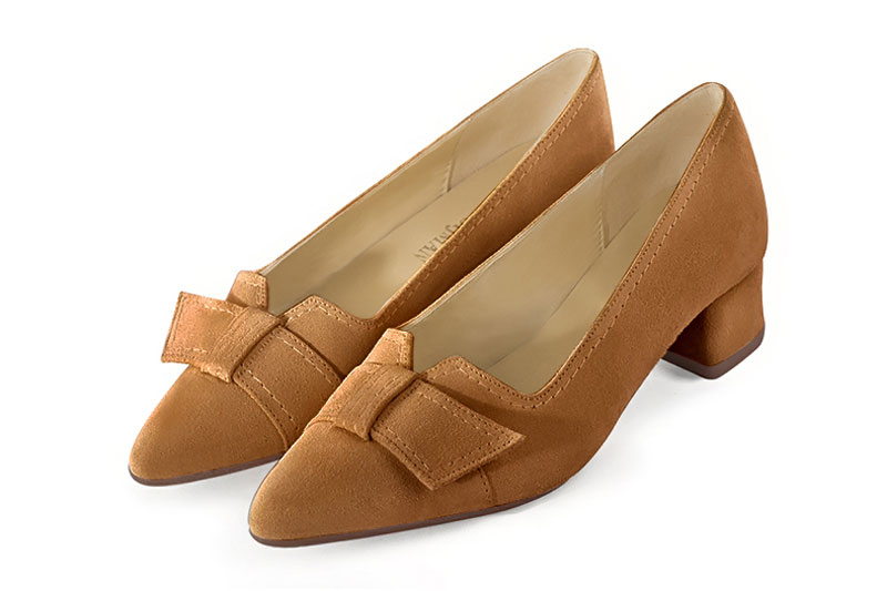 Camel beige women's dress pumps, with a knot on the front. Tapered toe. Low flare heels. Front view - Florence KOOIJMAN